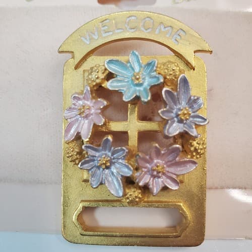 Vintage Dore Brushed Gold Tone Metal Door with Painted Flowers Wreath Brooch Pin - Thumbnail 2