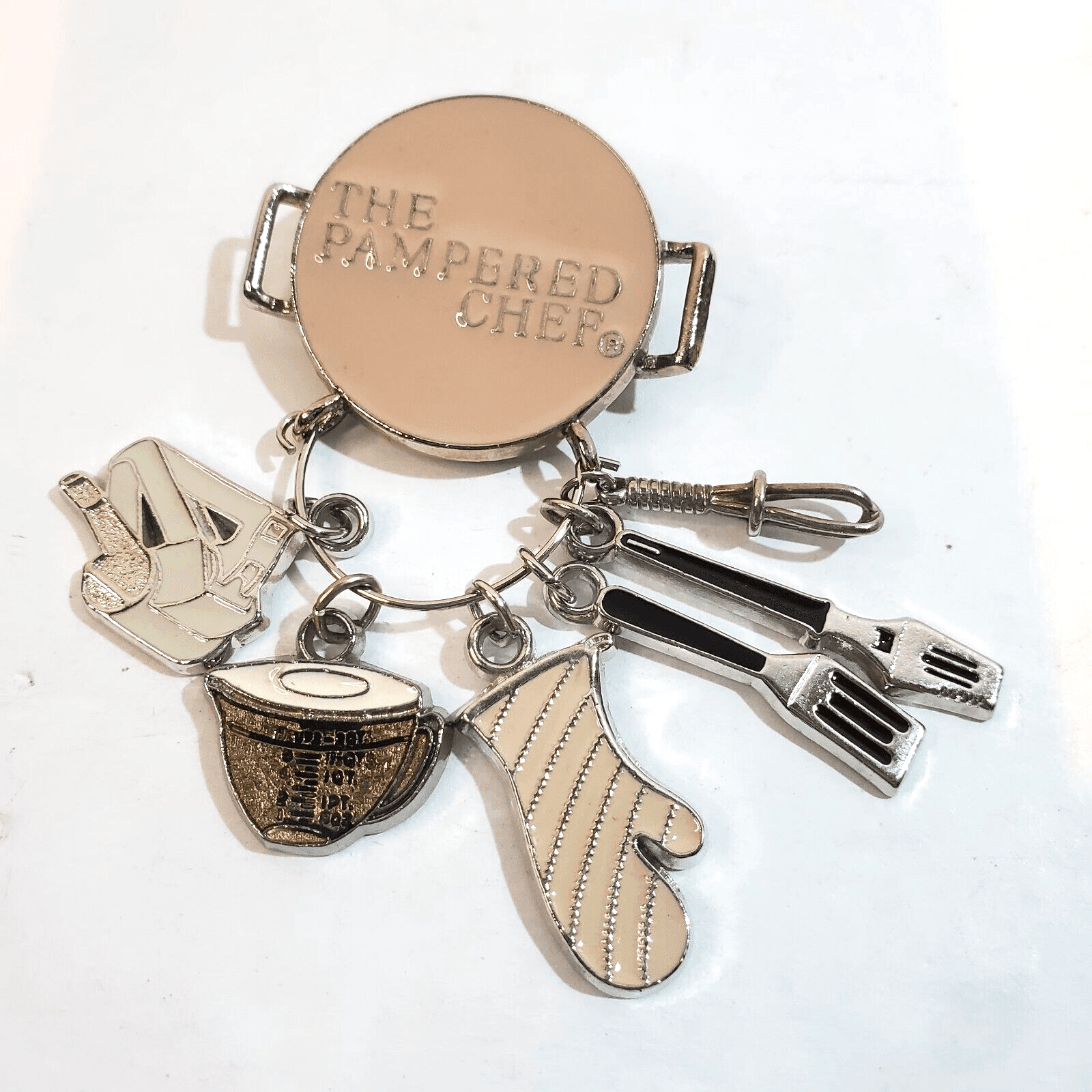 Vintage Pampered Chef Charm Pin Brooch With 6 High Quality Charms Utensils