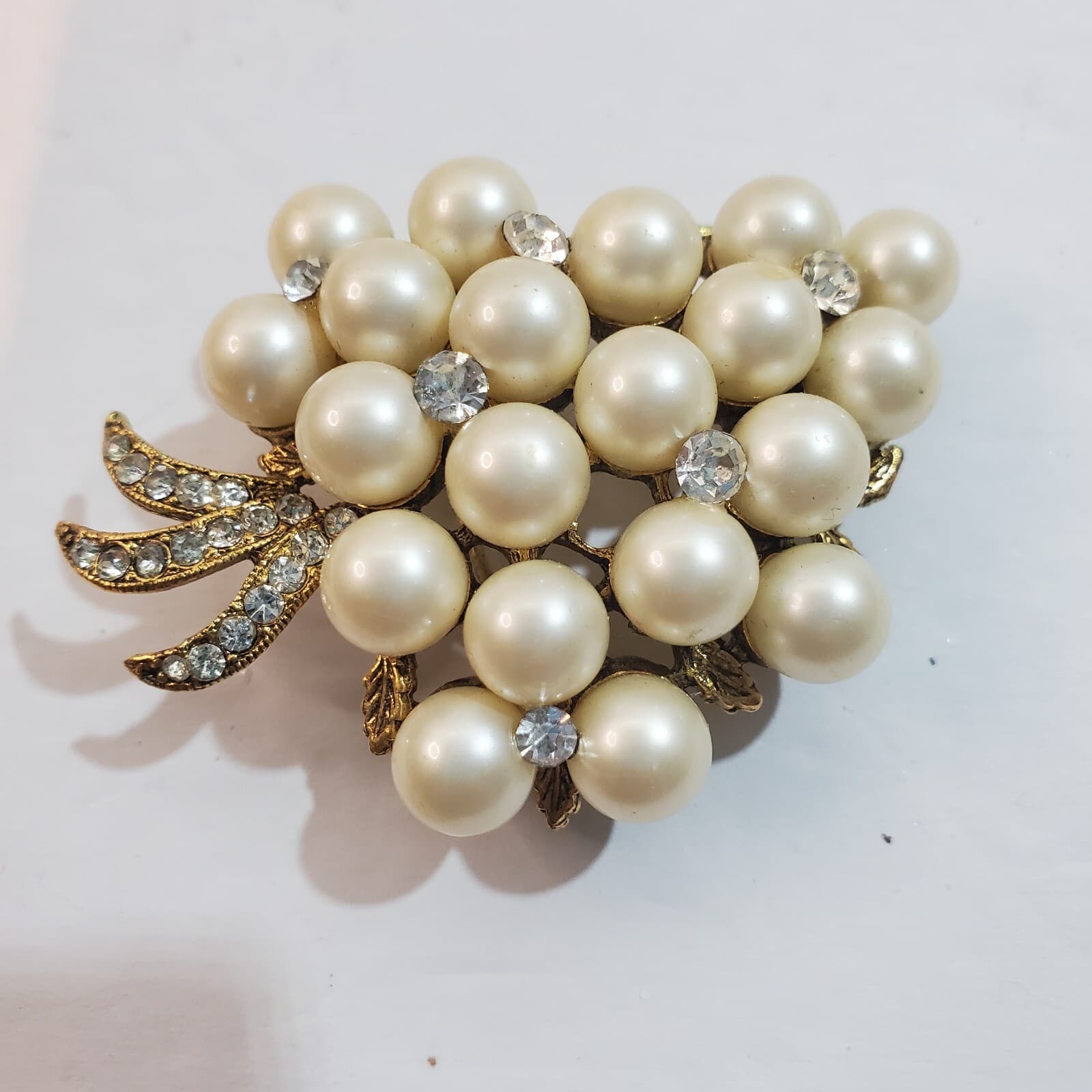 Vtg Gold Tone Metal & Faux Pearls Clear Rhinestones Spray Cluster Brooch Pin - Thumbnail 2