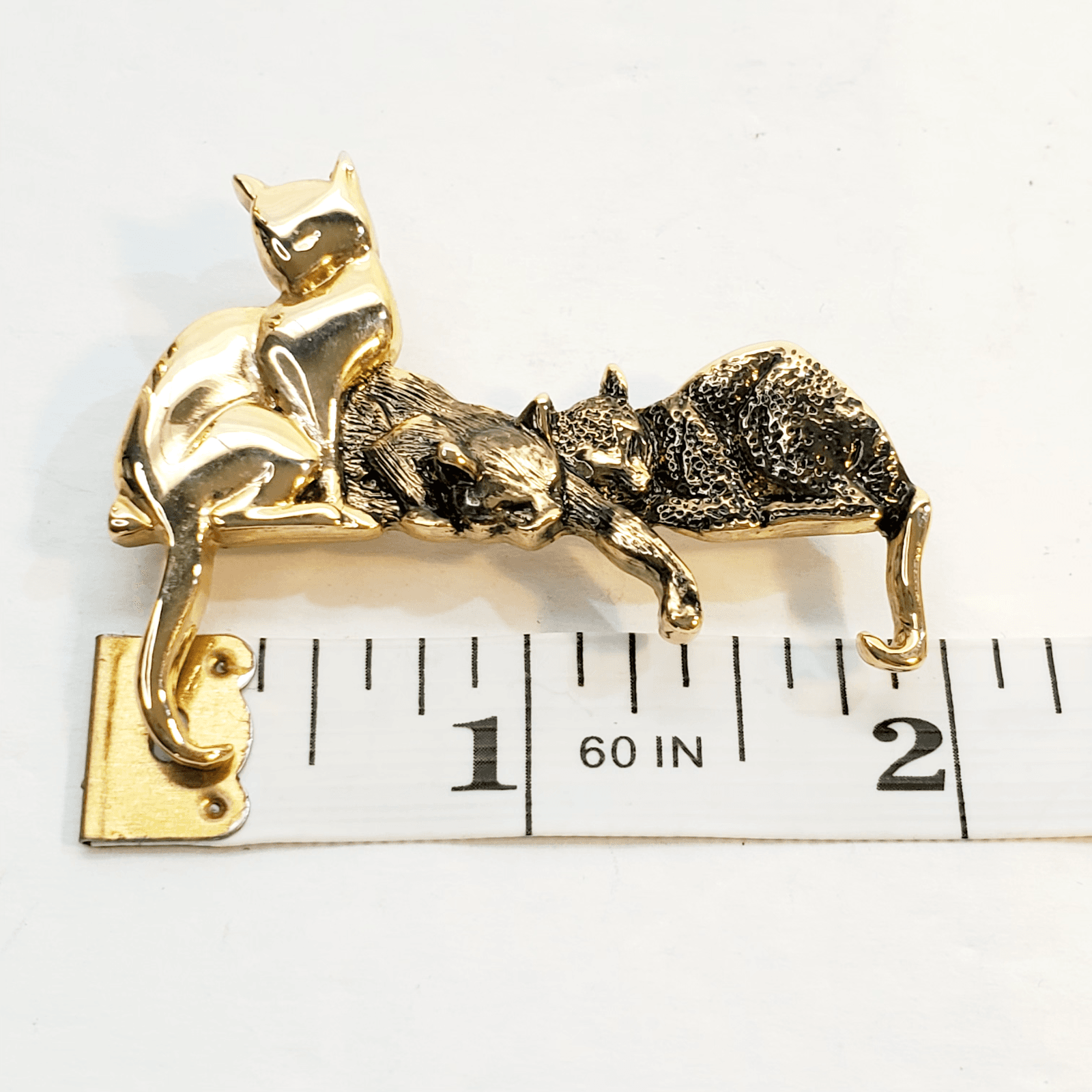 Vintage AGD Signed Gold Tone Shiny Textured Cat Kitten Trio Brooch Pin Figural - Thumbnail 4