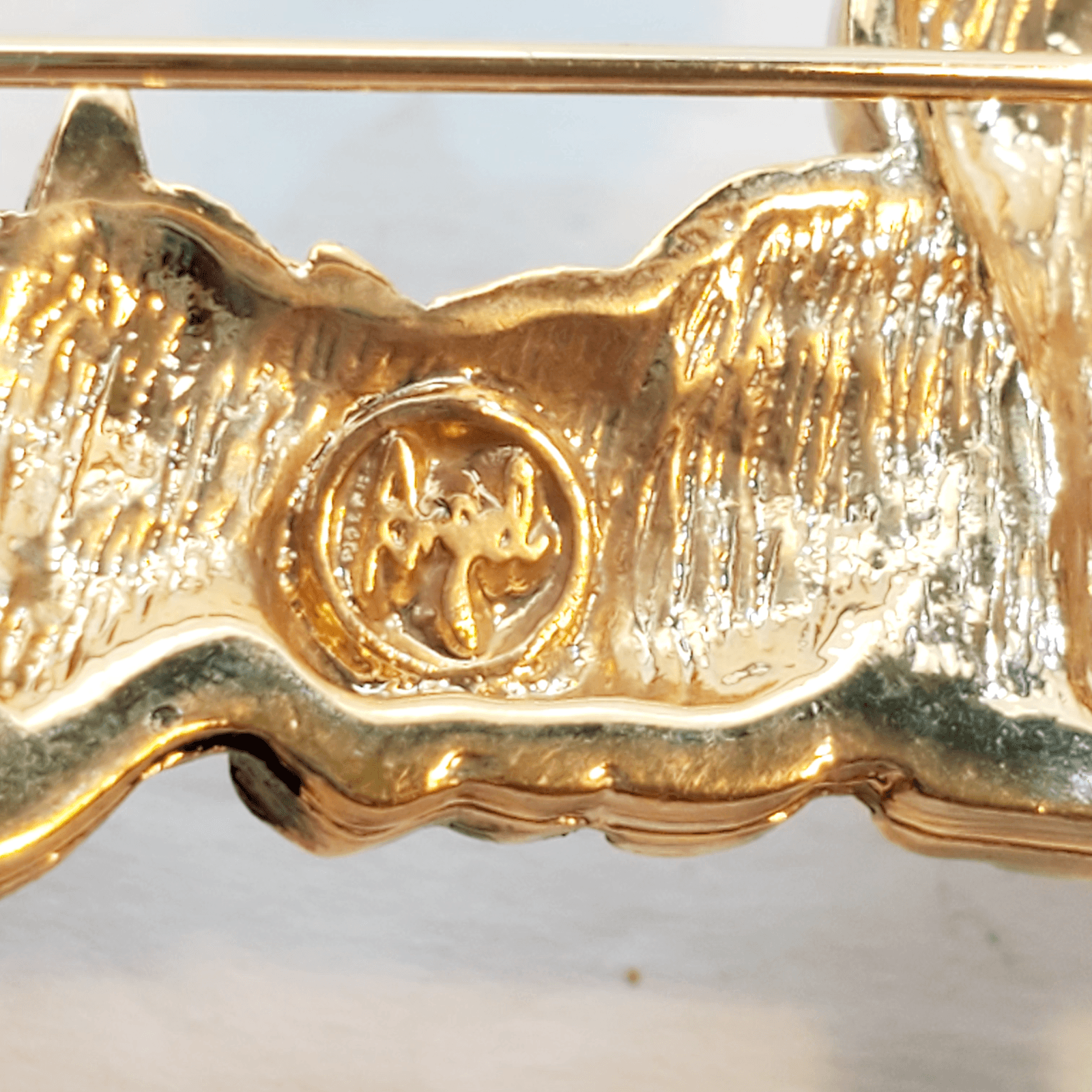 Vintage AGD Signed Gold Tone Shiny Textured Cat Kitten Trio Brooch Pin Figural - Thumbnail 3