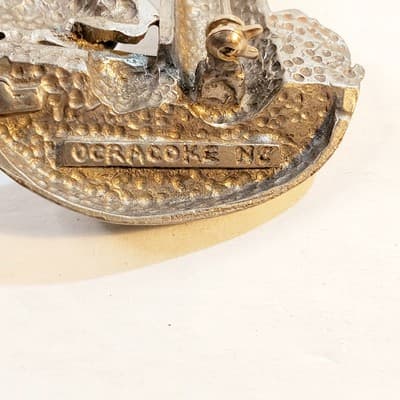 Vintage Ocracoke North Carolina Pewter Tone Metal Lighthouse Scene Brooch Pin - Thumbnail 4