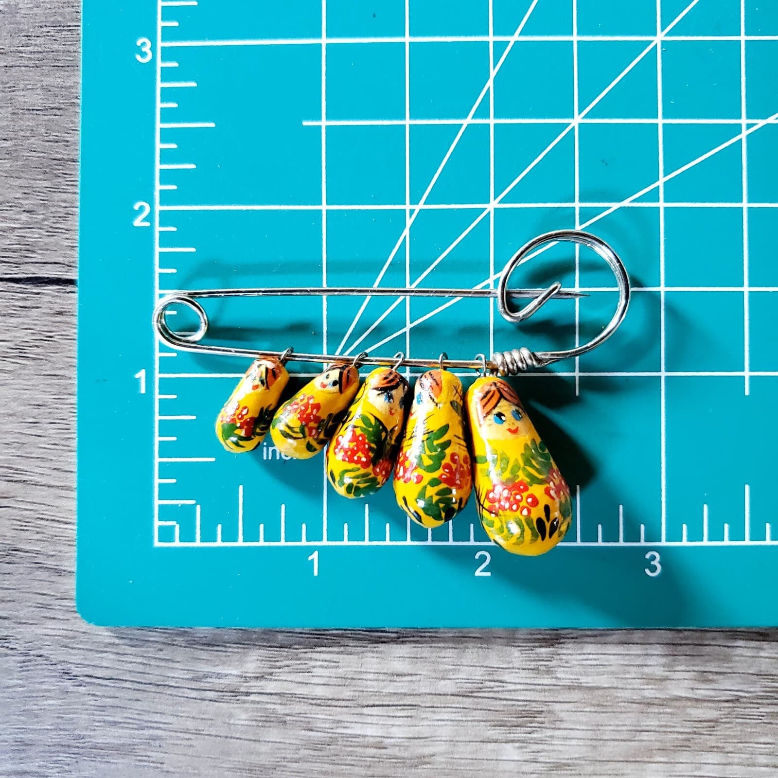 Vtg Russian Matryoshka Nesting Doll Safety Pin Charm Leaves Brooch Hand Painted - Thumbnail 5