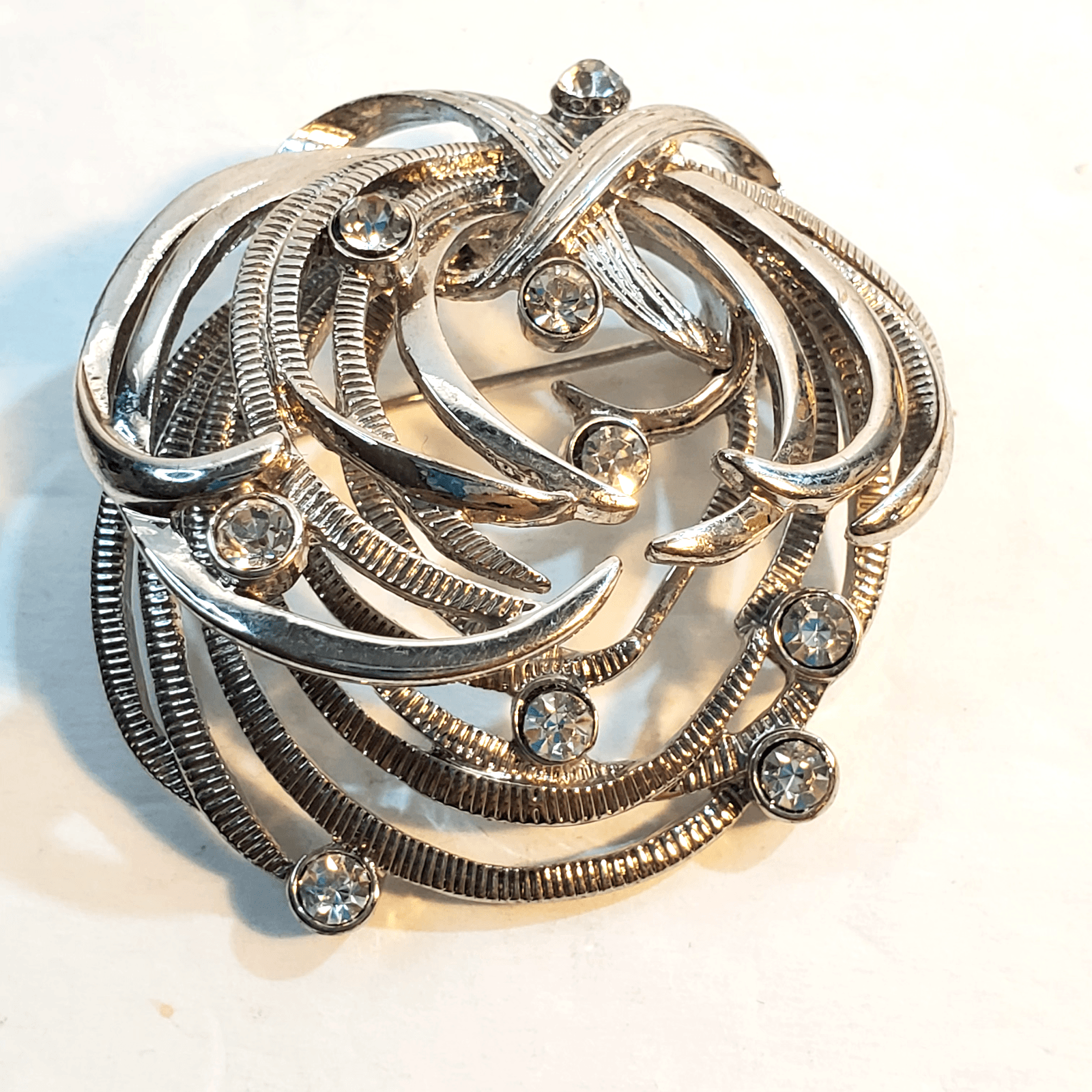 Vtg Silver Tone Dimensional Swirled Layered Metal Clear Rhinestones Brooch Pin