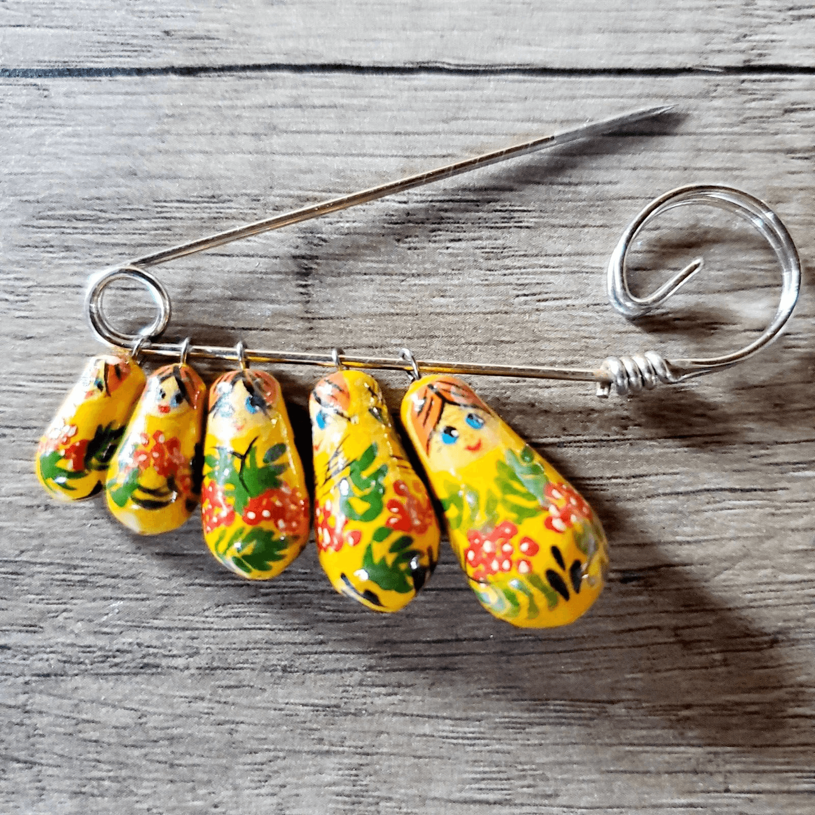 Vtg Russian Matryoshka Nesting Doll Safety Pin Charm Leaves Brooch Hand Painted - Thumbnail 3