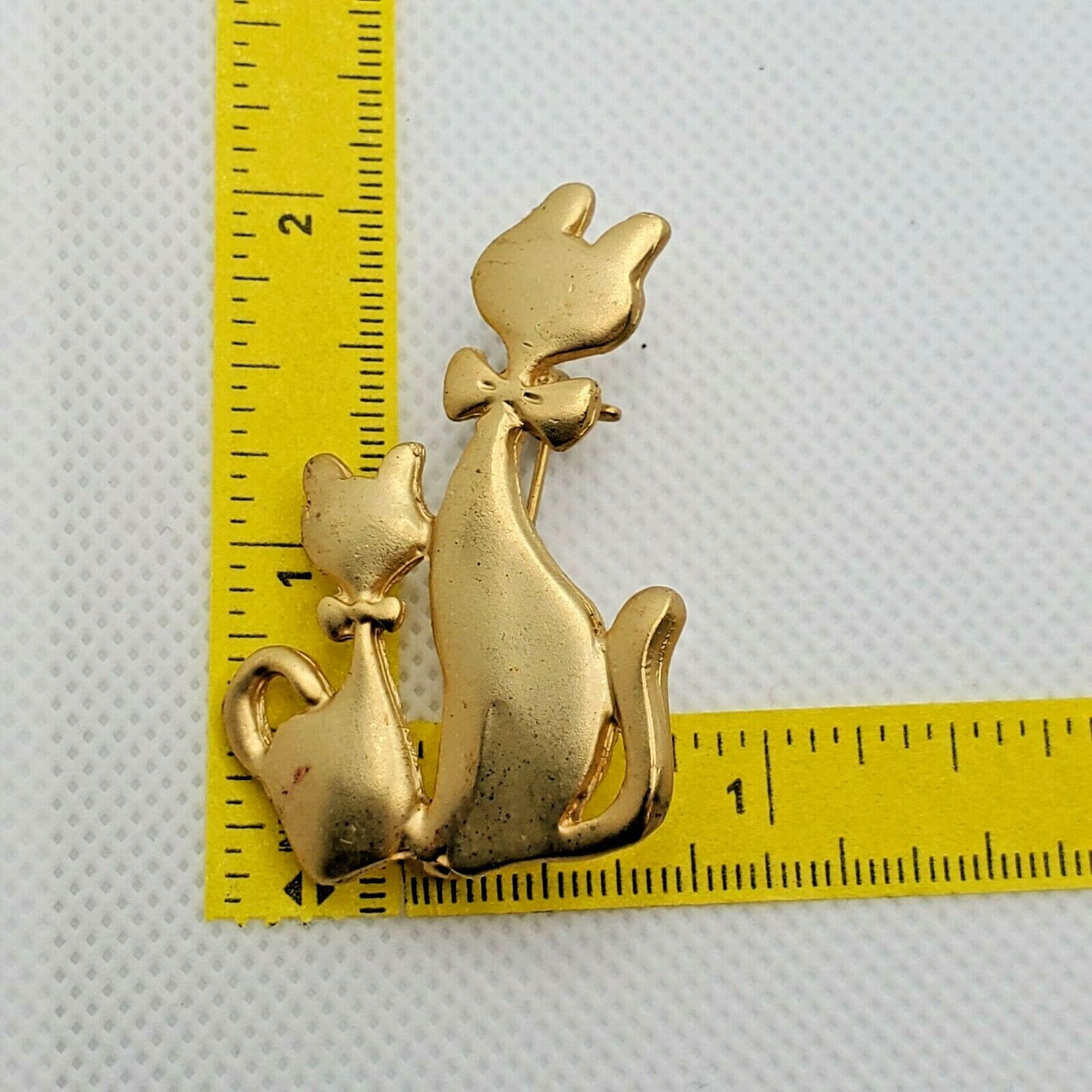 Vintage Brushed Gold Tone 2 Sitting Cats Kittens Kittys with Bow Tie Brooch Pin - Thumbnail 3