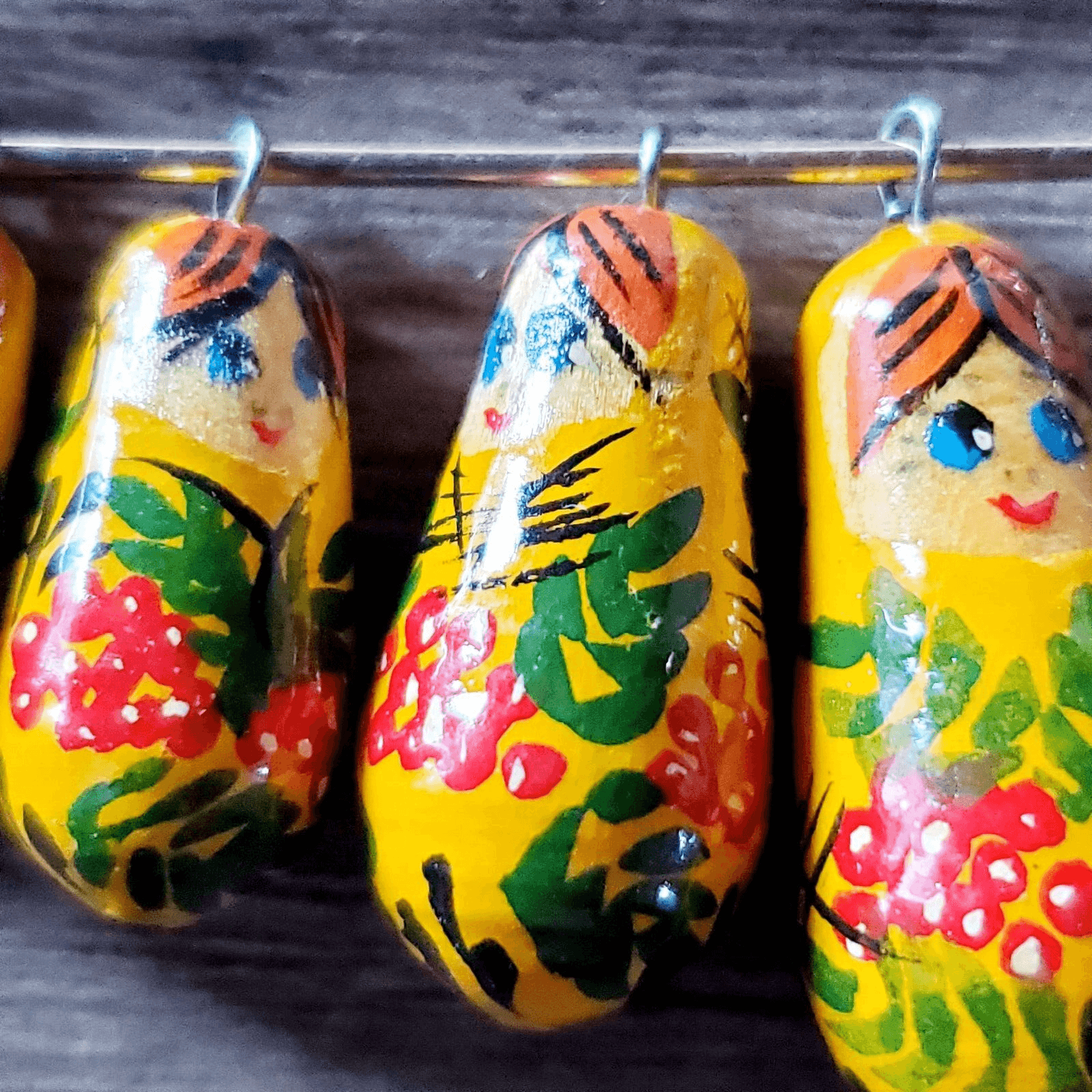 Vtg Russian Matryoshka Nesting Doll Safety Pin Charm Leaves Brooch Hand Painted - Thumbnail 2