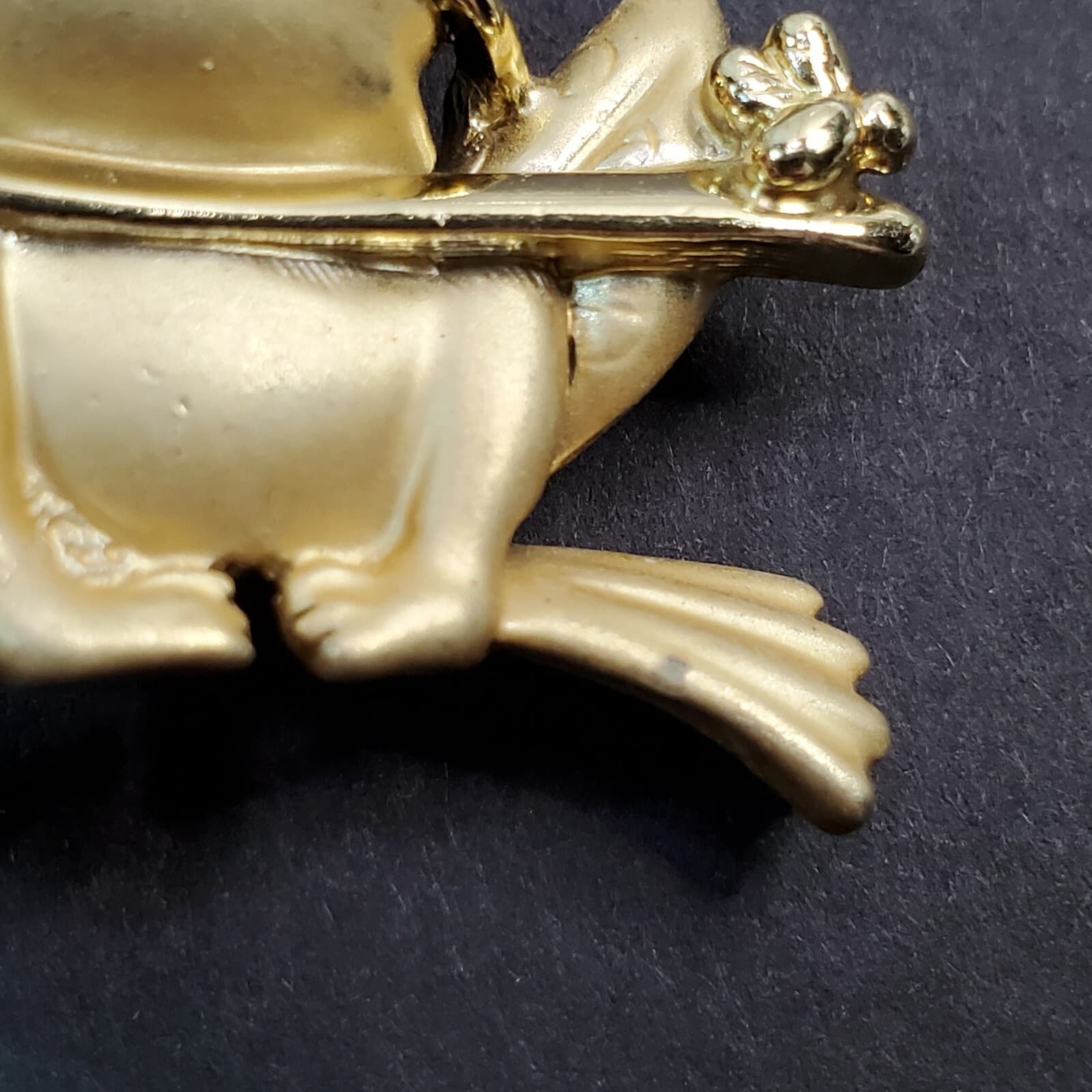 Vintage Signed Danecraft Gold Tone 3D Whimsical Frog Pin Brooch Pendant - Thumbnail 3