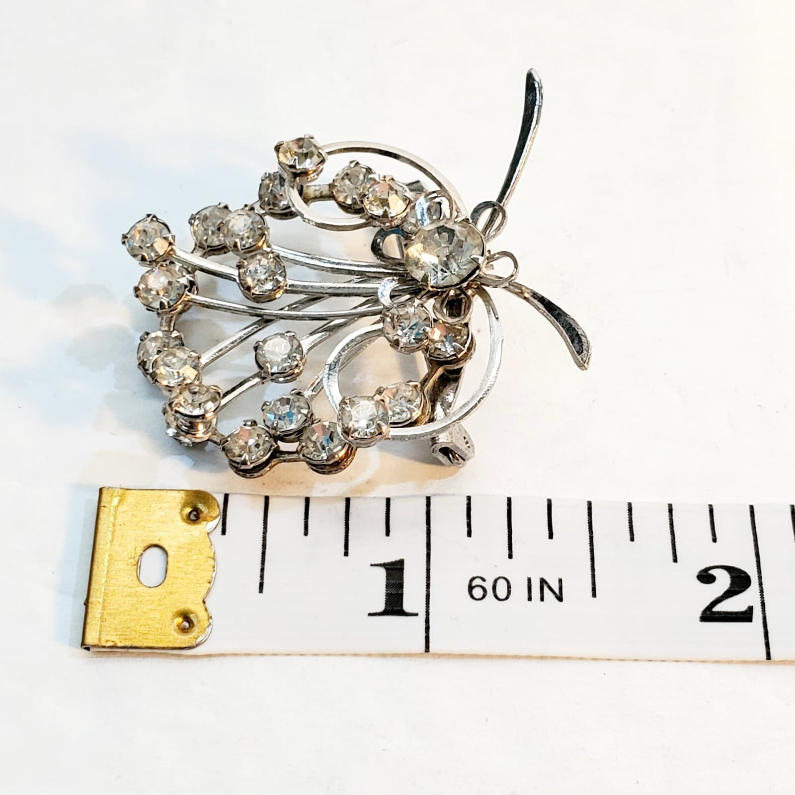 Vintage Silver Tone Metal Clear Rhinestones Floral Bouquet Circle Brooch Pin - Thumbnail 4