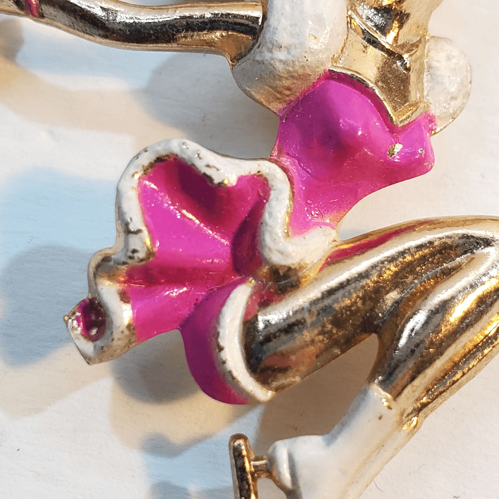 Vtg Retro Gold Tone Metal Pink White Enamel Ice Capades 50's Skating Brooch Pin - Thumbnail 3