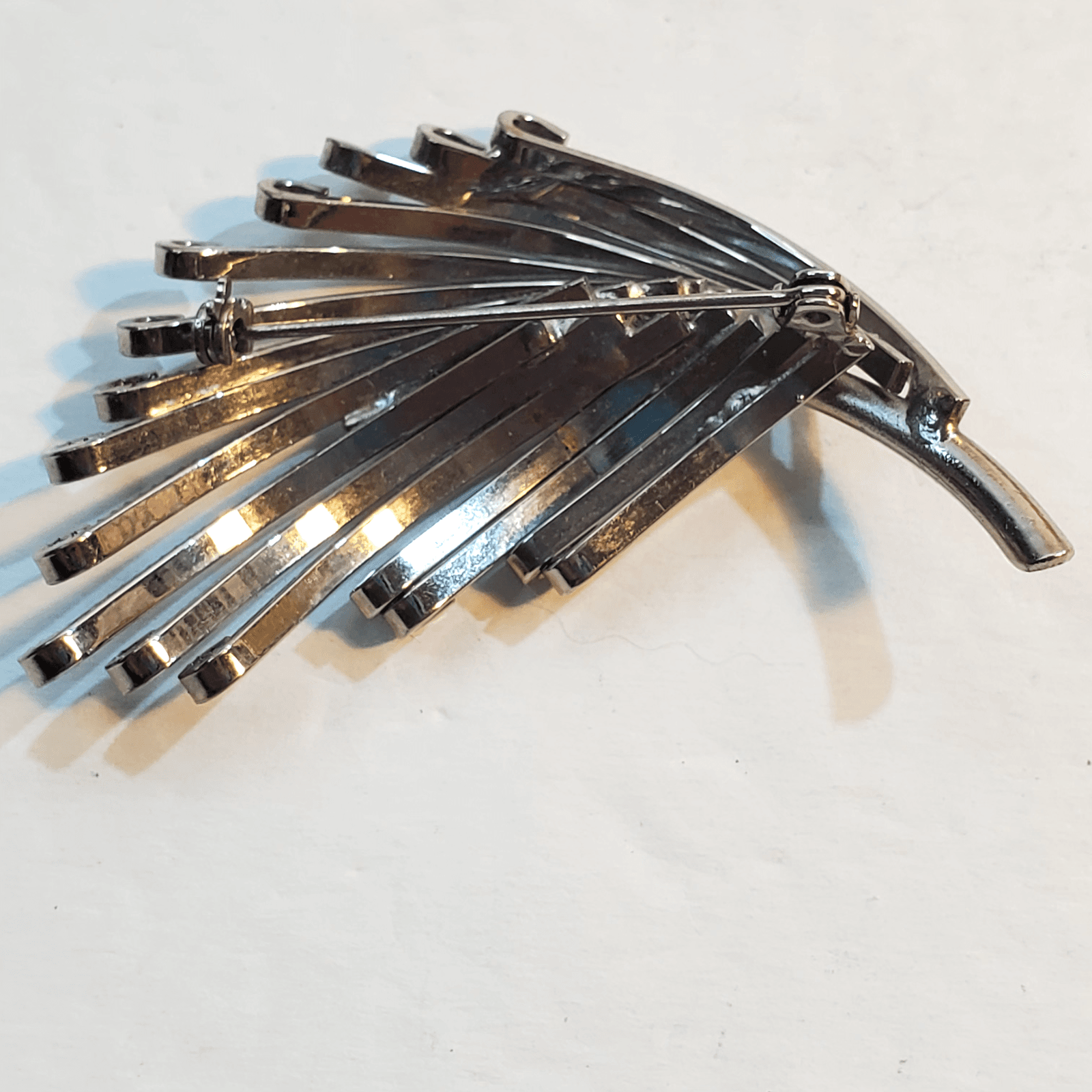 Vintage Silver Tone Metal Leafy Feather Looking Curled Open Work Brooch Pin - Thumbnail 3
