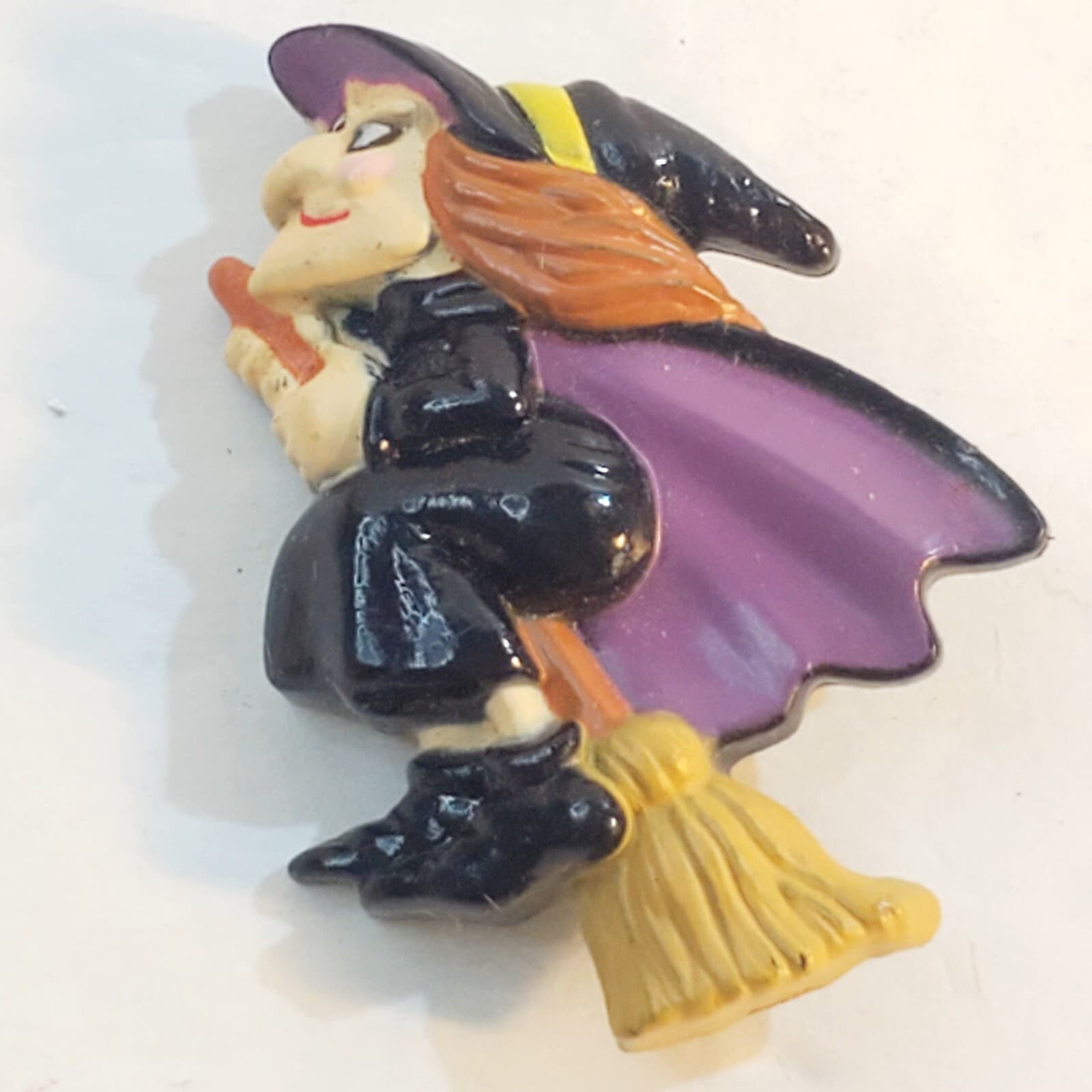 Vtg RUSS Made in Hong Kong Plastic Witch Flying on Broom Brooch Pin Halloween