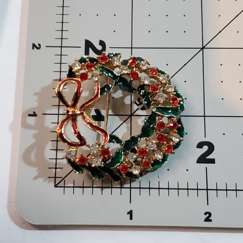 Vintage Gold Tone Metal Enamel Red Clear Rhinestones Christmas Wreath Brooch Pin - Thumbnail 3