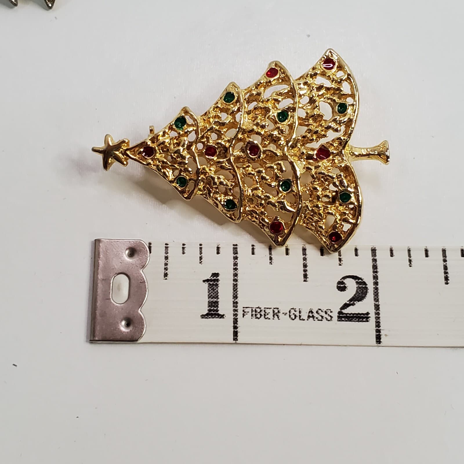 Vintage AA1 Open Work Gold Tone Red Green Rhinestones Christmas Tree Brooch Pin - Thumbnail 3