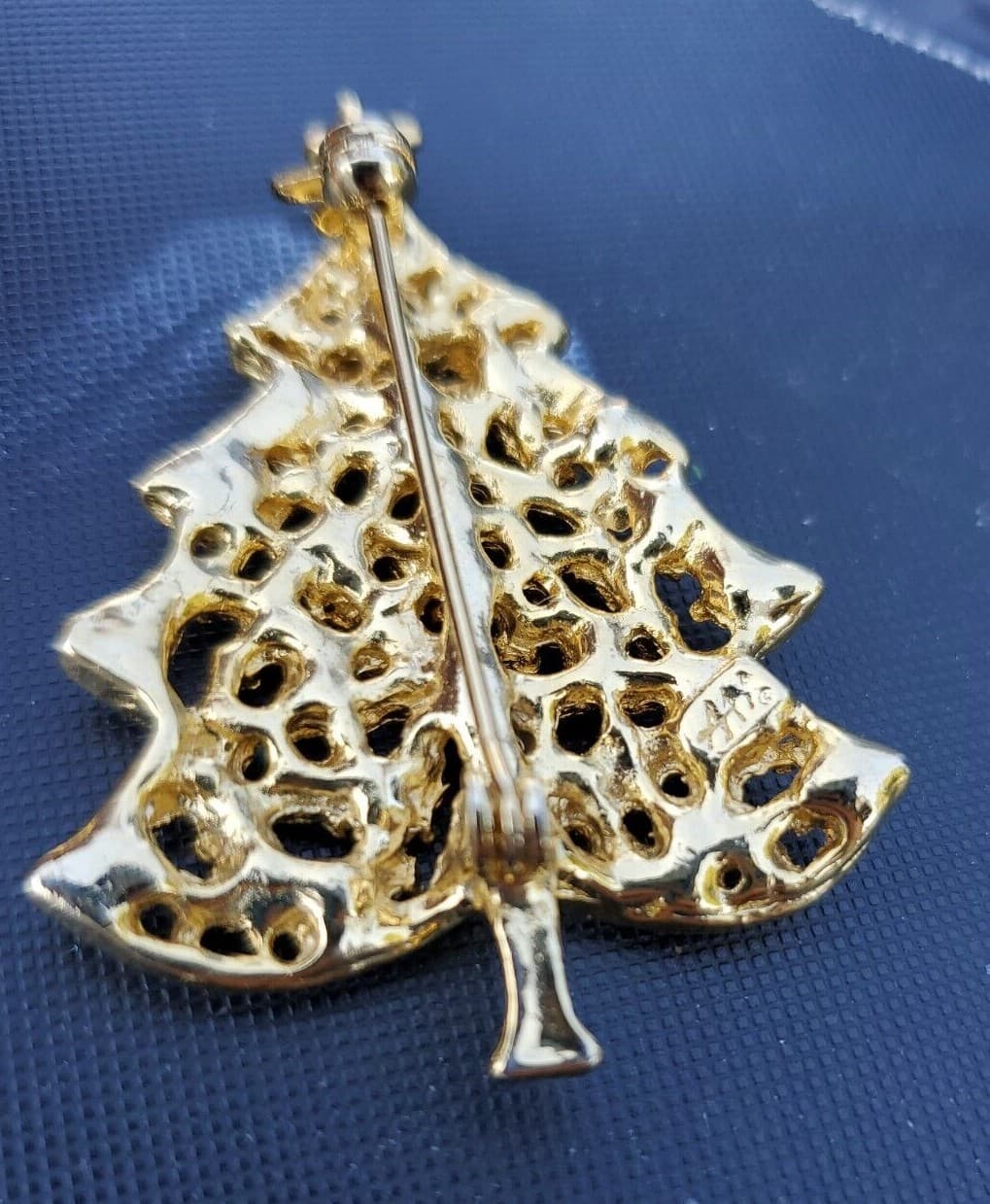 Vintage AA1 Open Work Gold Tone Red Green Rhinestones Christmas Tree Brooch Pin - Thumbnail 4