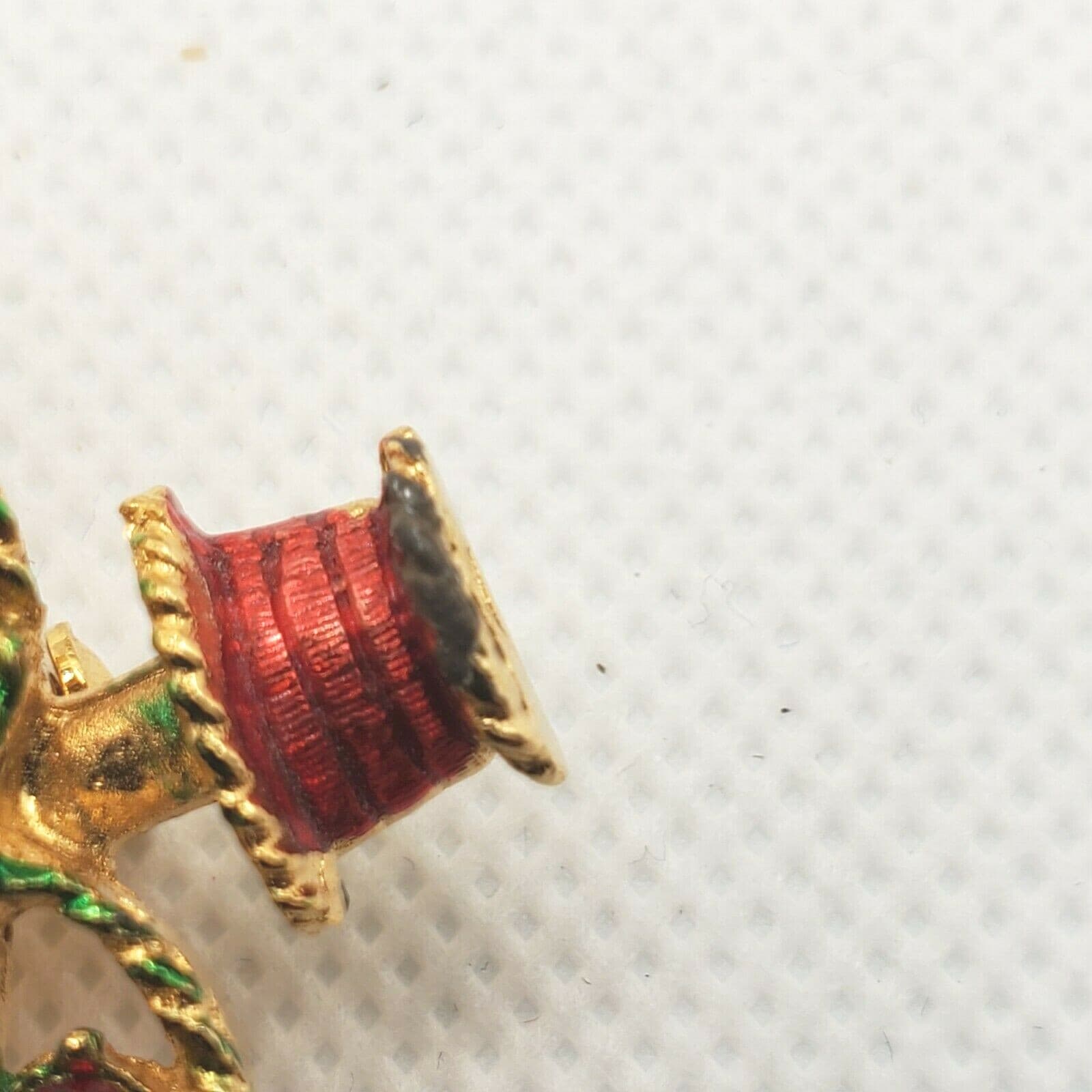 Vintage Gold Tone Red Rhinestone Green Enamel Cut-out Christmas Tree Pin Brooch - Thumbnail 4