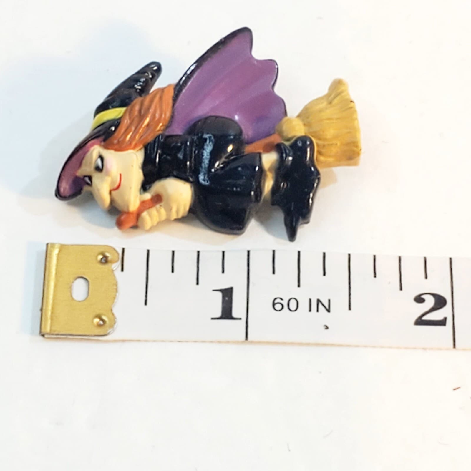 Vtg RUSS Made in Hong Kong Plastic Witch Flying on Broom Brooch Pin Halloween - Thumbnail 5