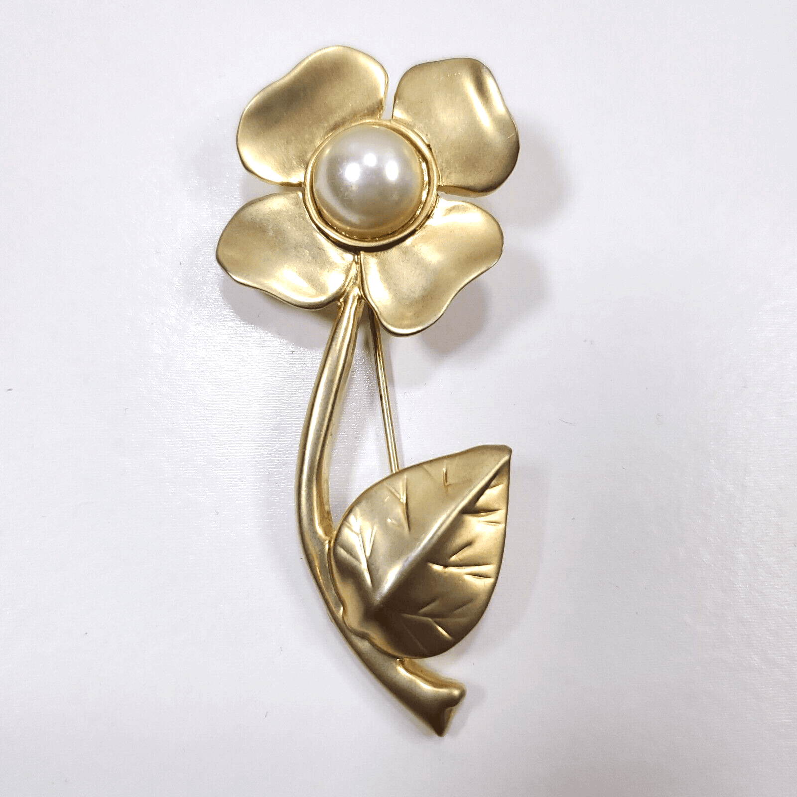 Vintage Matte Gold Tone with Faux Pearl Cabochon Flower Daisy Brooch Pin
