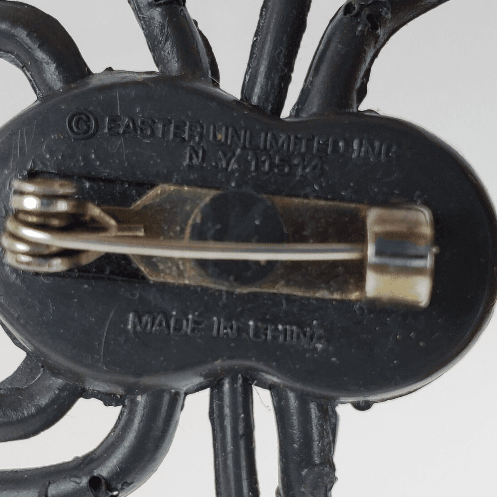 Vintage Easter Unlimited Black Rubber Spider Bug Figural Brooch Pin Halloween - Thumbnail 3