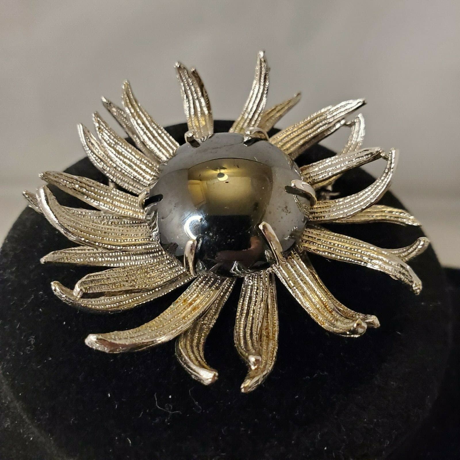 Vtg Silver-tone Metal Flower w/ black iridescent Cabachon Brooch Pin Unsigned - Thumbnail 5