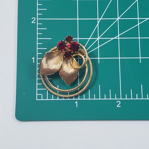 Vintage Gold Tone Metal & Red Rhinestones Double Circle Brooch Pin - Thumbnail 3