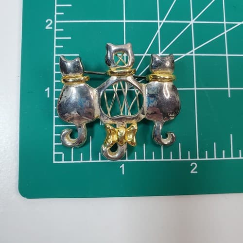 Silver Tone Metal Three Cats Gold Tone Collars One w Ribbon on Tail Pin Brooch - Thumbnail 3