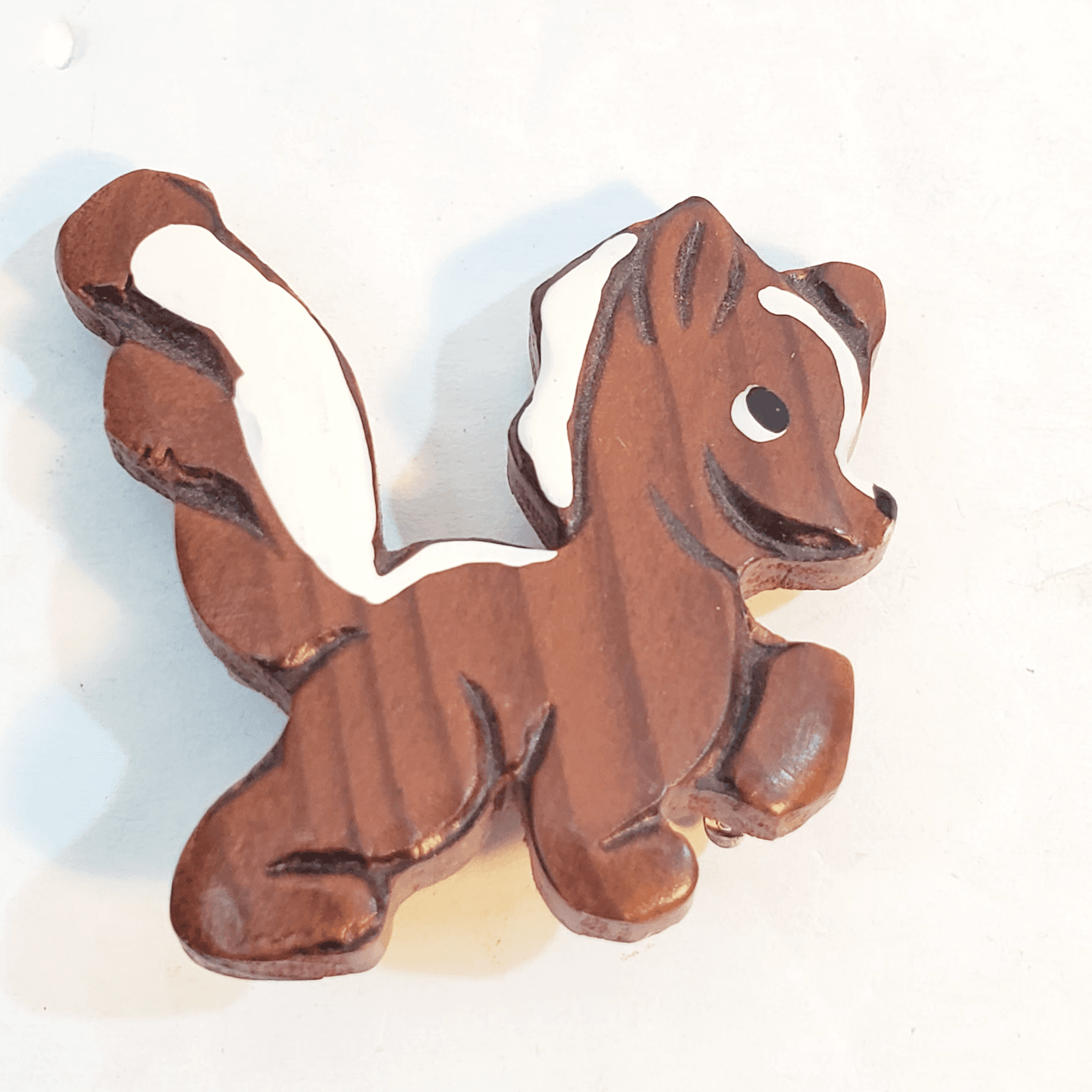 Vintage Hand Made Carved California Redwood Burl Skunk Pin Brooch Retro - Thumbnail 3