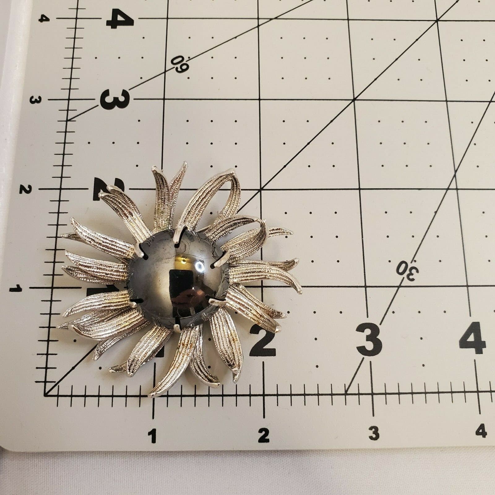 Vtg Silver-tone Metal Flower w/ black iridescent Cabachon Brooch Pin Unsigned - Thumbnail 6