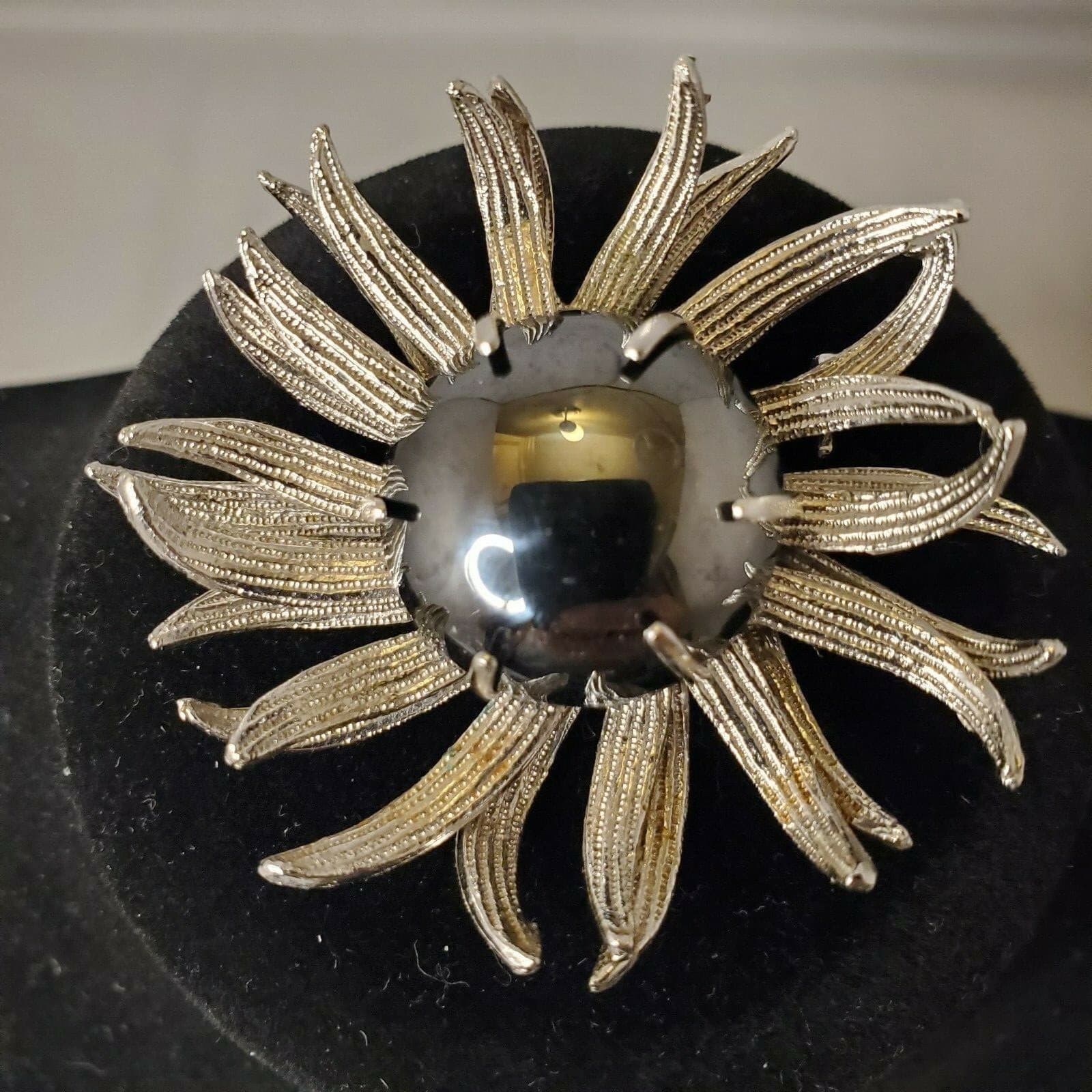 Vtg Silver-tone Metal Flower w/ black iridescent Cabachon Brooch Pin Unsigned - Thumbnail 4