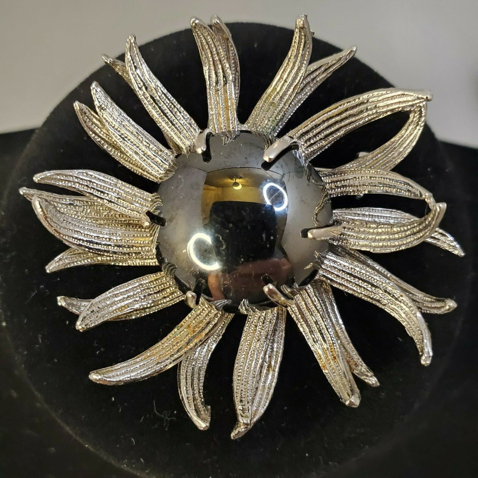 Vtg Silver-tone Metal Flower w/ black iridescent Cabachon Brooch Pin Unsigned