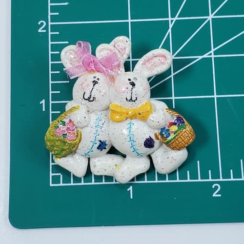 Vintage Bunny Couple with Baskets Eggs Flowers Easter Spring Resin Brooch Pin - Thumbnail 3