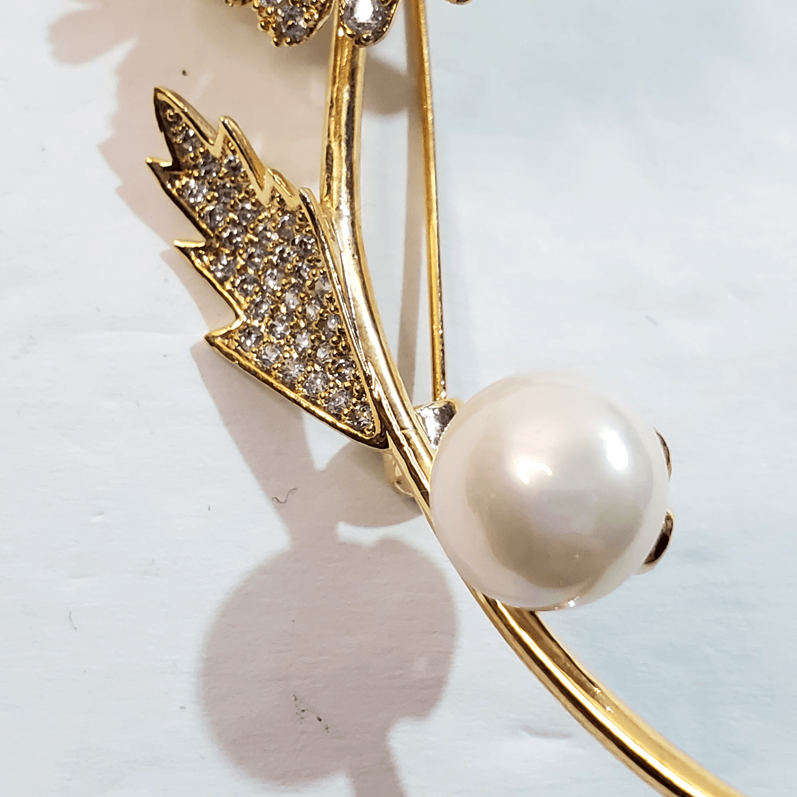 Gold Tone Metal Clear and Yellow Rhinestones Faux Pearl Daisy Flower Brooch Pin - Thumbnail 3