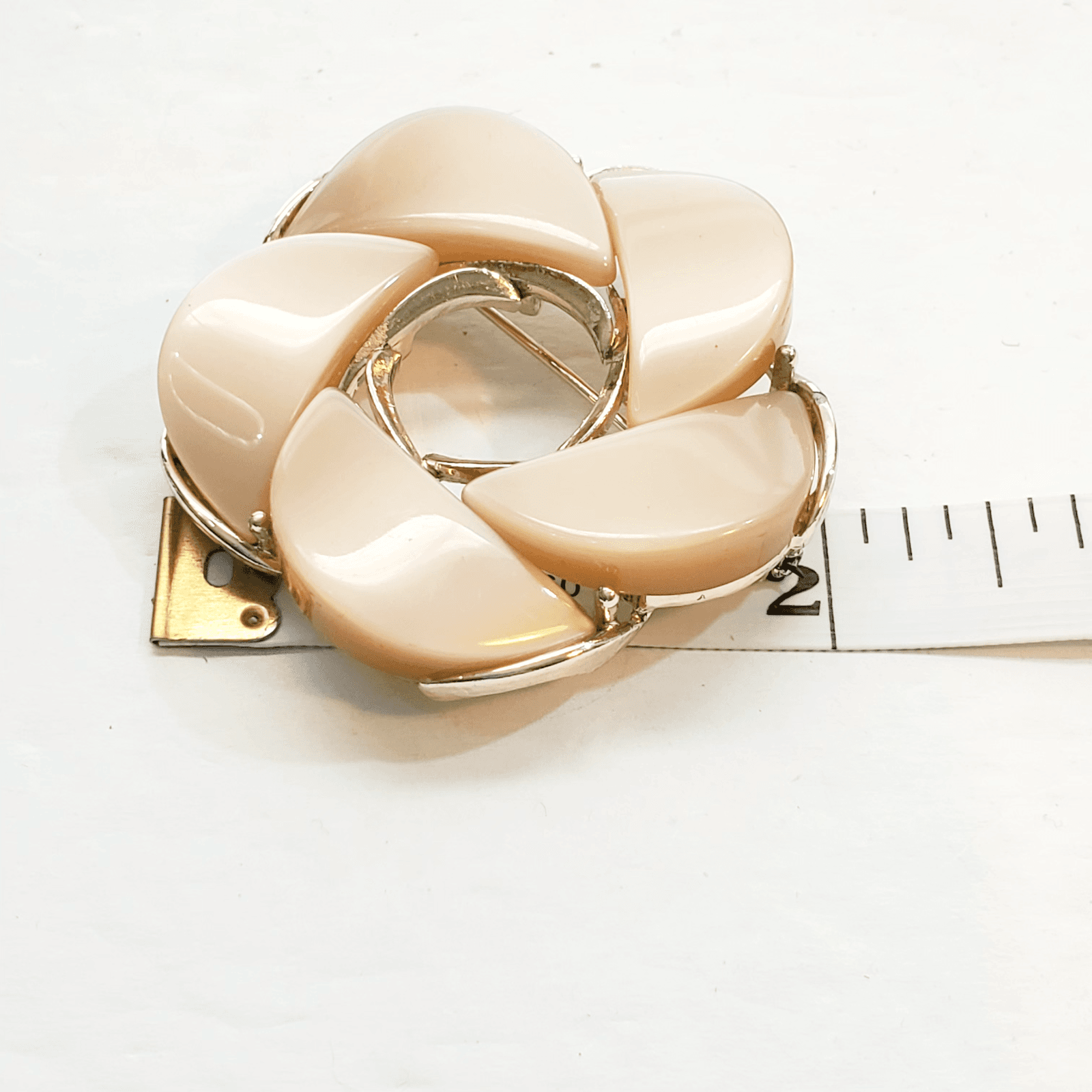 Vintage STAR signed Moonglow Lucite Swirl Spiral Eternity Brooch Pin 2 inch - Thumbnail 4