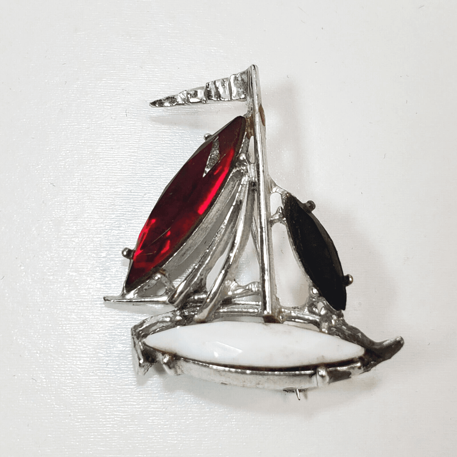 Vtg Signed DODDS Silver Tone Red White Blue Rhinestones Sailboat Boat Brooch Pin