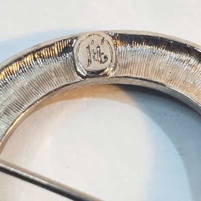 Vintage Jit Signed Lucite Circle Brooch Art Deco Revival Black & Silver Tone Pin - Thumbnail 4