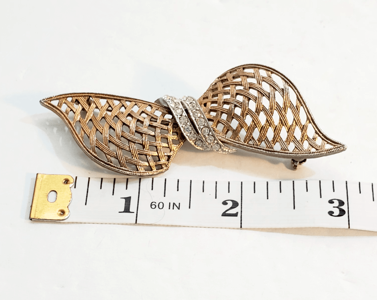Vtg JJ Jonette Brass Tone Clear Rhinestones Openwork Weave Knot Bow Brooch Pin - Thumbnail 4