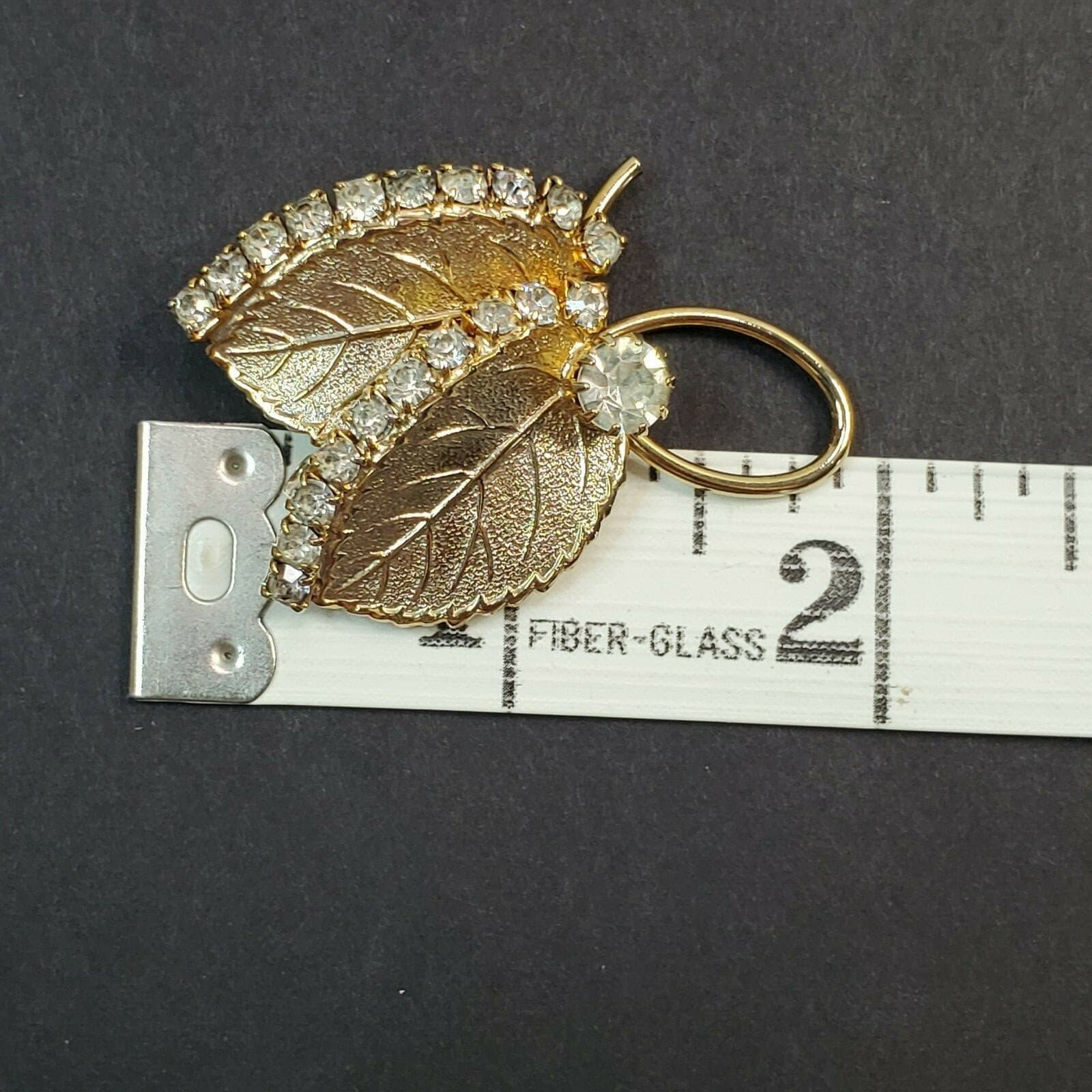 Vintage Unmarked Gold Tone Metal & Clear Rhinestones Double Leaf Brooch Pin - Thumbnail 3