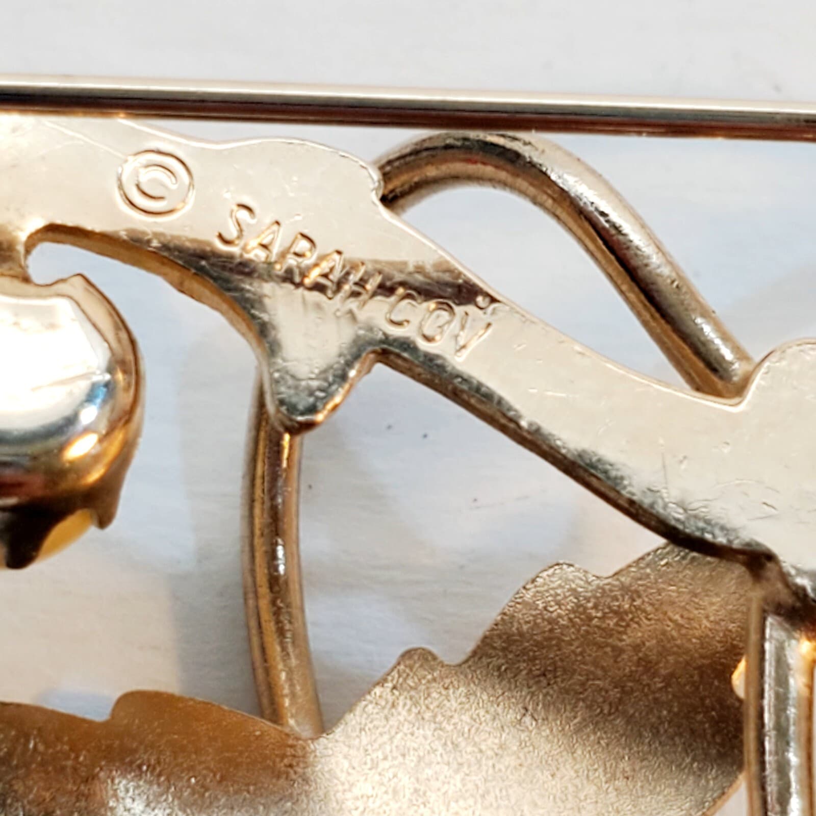 Vintage MCM Gold Tone Metal Leaf Leaves with Faux Pearl Flowers Brooch Pin - Thumbnail 4