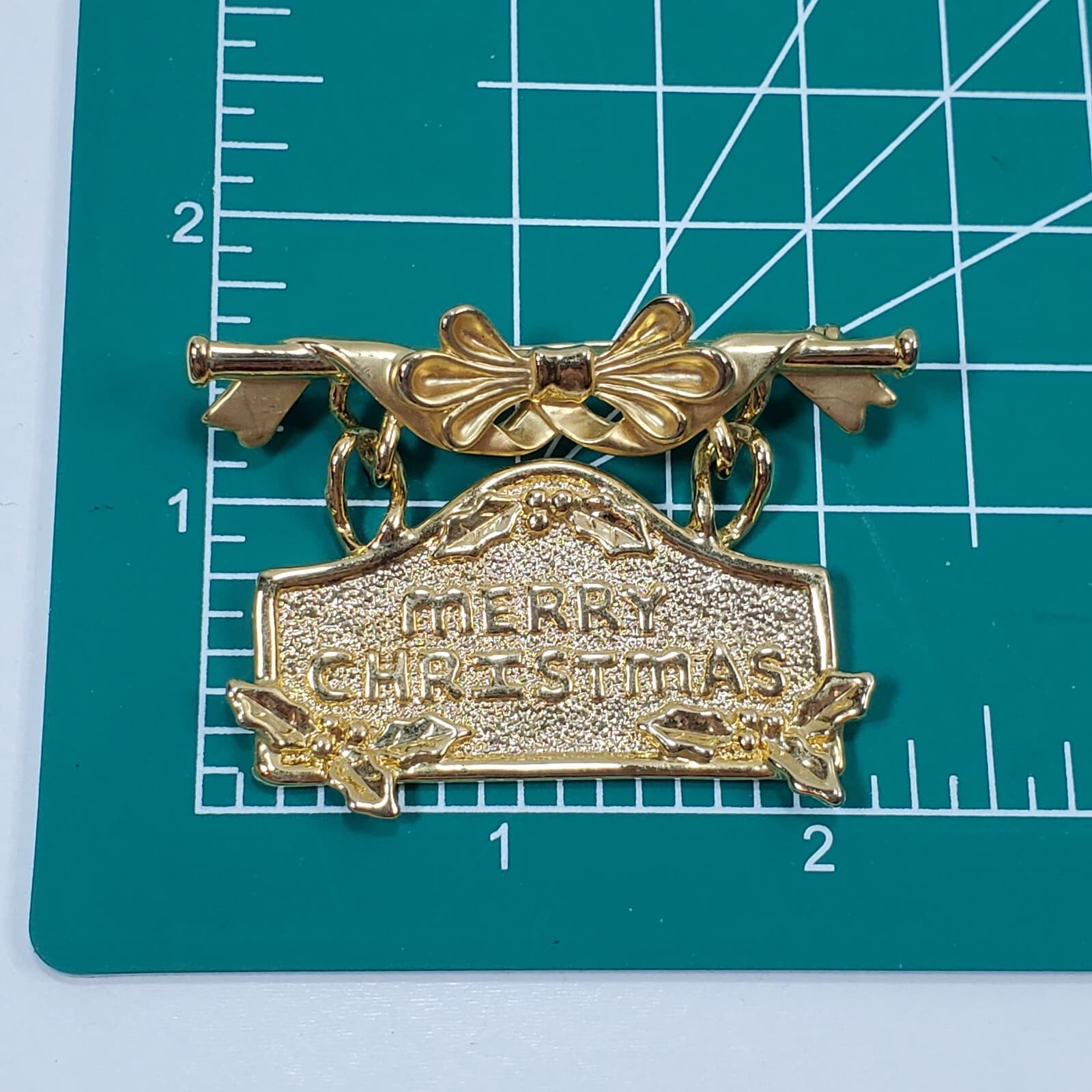 Vintage Signed AJC Gold Tone Hanging Merry Christmas Sign Holly Bow Brooch Pin - Thumbnail 4