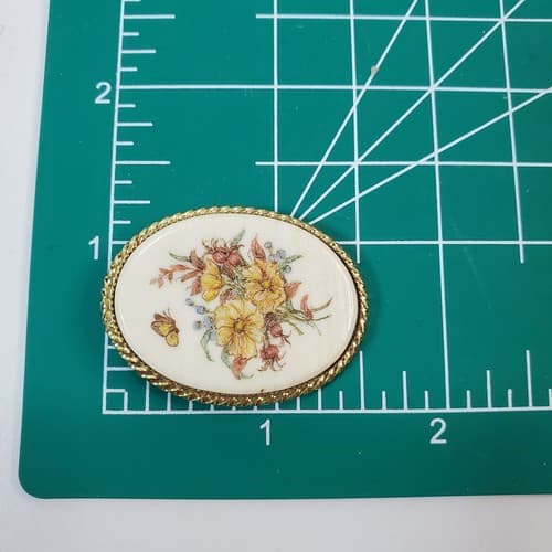 Vintage 1981 B. Ashley Oval Gold Tone Floral Butterfly Brooch Pin Jewelry - Thumbnail 3