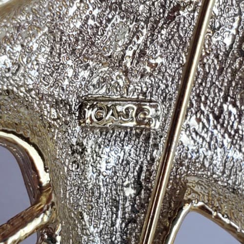 Vintage Signed AJC Brushed and Shiny Gold Tone Star Face Brooch Pin - Thumbnail 3