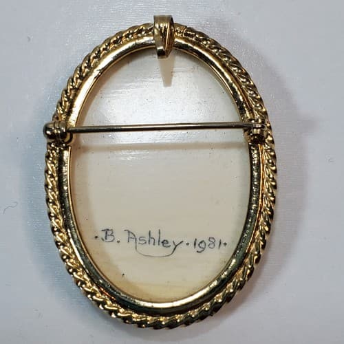 Vintage 1981 B. Ashley Oval Gold Tone Floral Butterfly Brooch Pin Jewelry - Thumbnail 2