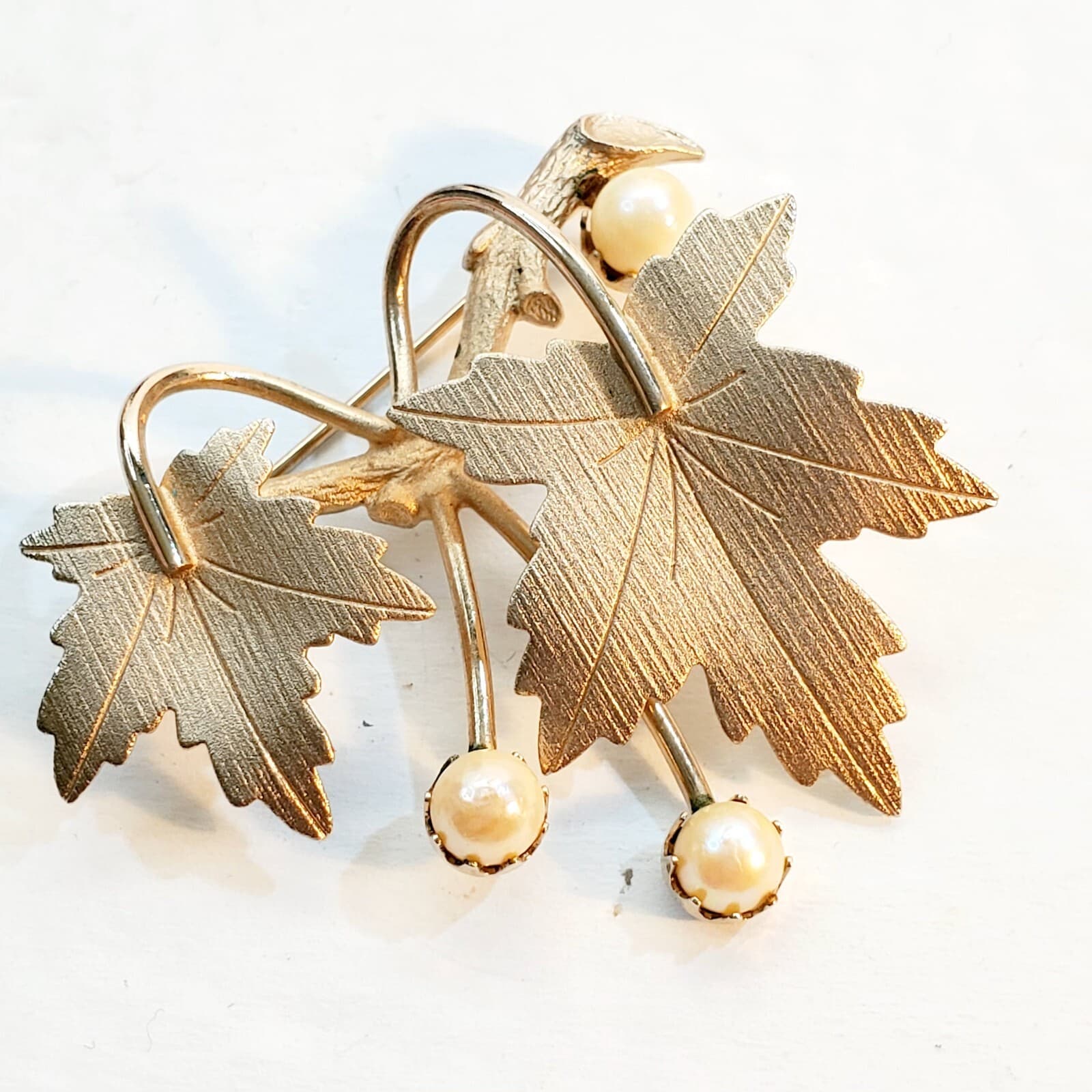 Vintage MCM Gold Tone Metal Leaf Leaves with Faux Pearl Flowers Brooch Pin - Thumbnail 2