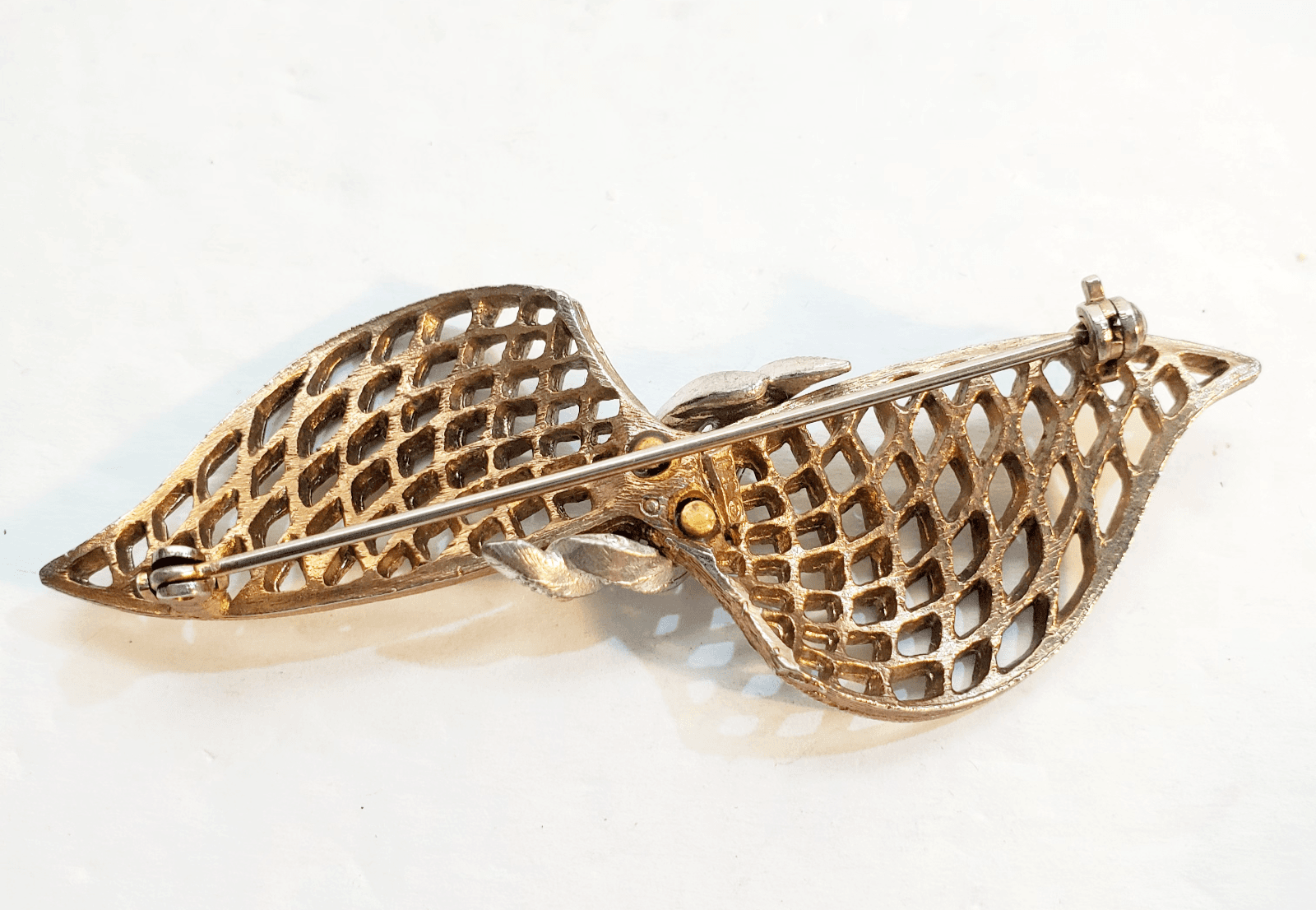 Vtg JJ Jonette Brass Tone Clear Rhinestones Openwork Weave Knot Bow Brooch Pin - Thumbnail 2