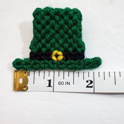 Lot of 2 St Patrick's Leprechaun Hat Shamrock Handmade Needlepoint Brooch Pins - Thumbnail 4