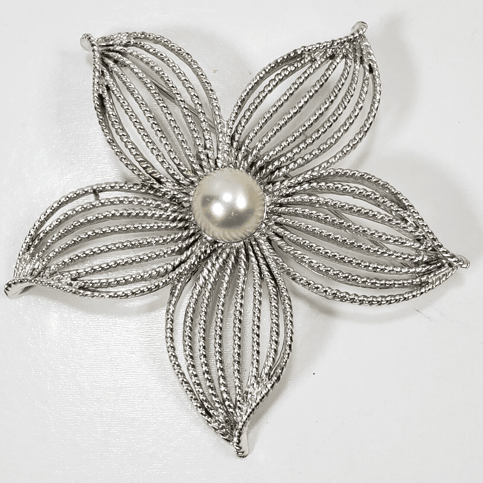 Vtg Sarah Coventry Silvertone Open work Metal Moonflower Faux Pearl Brooch Pin