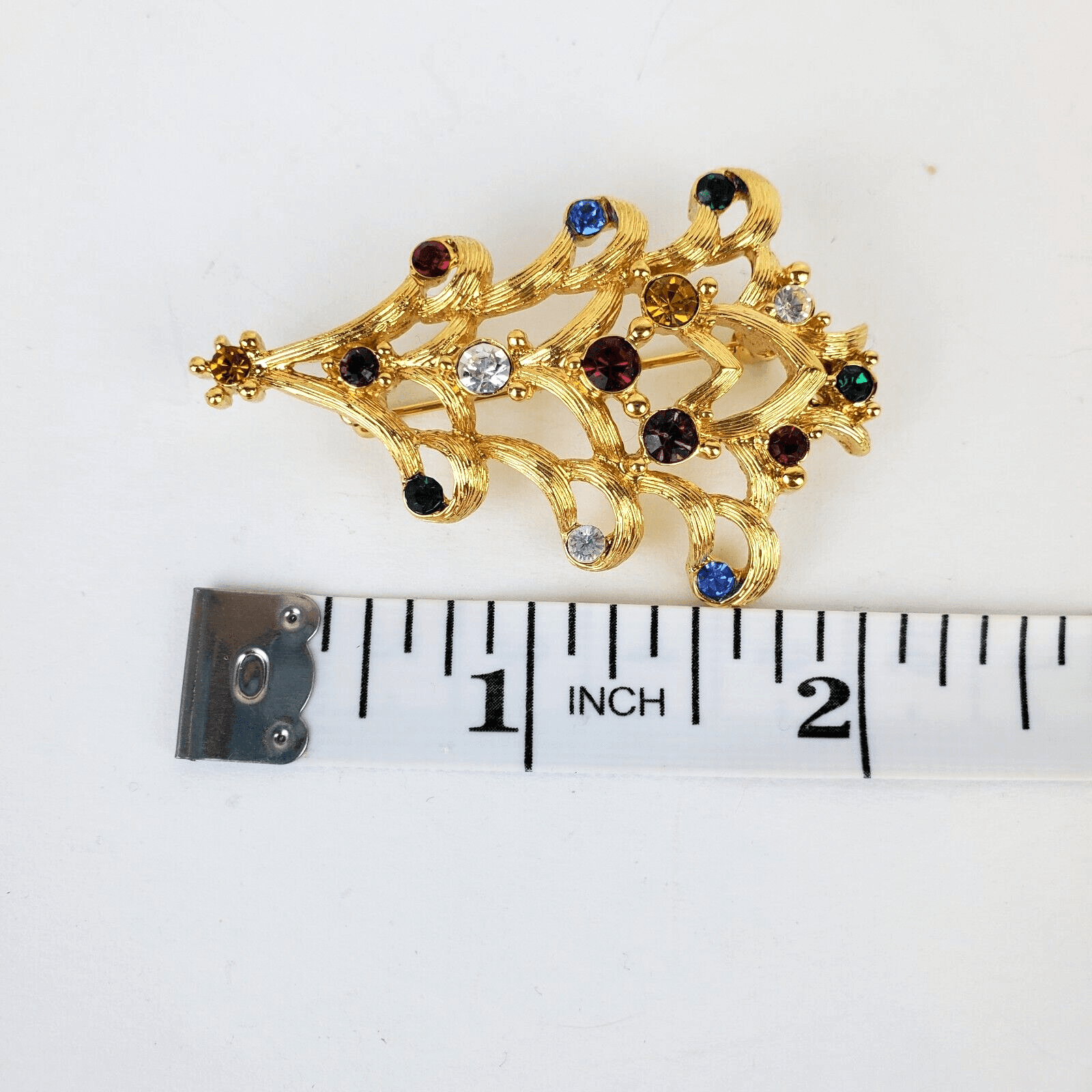 Vtg Monet Gold Tone Open Metal Multicolor Rhinestones Christmas Tree Brooch Pin - Thumbnail 4