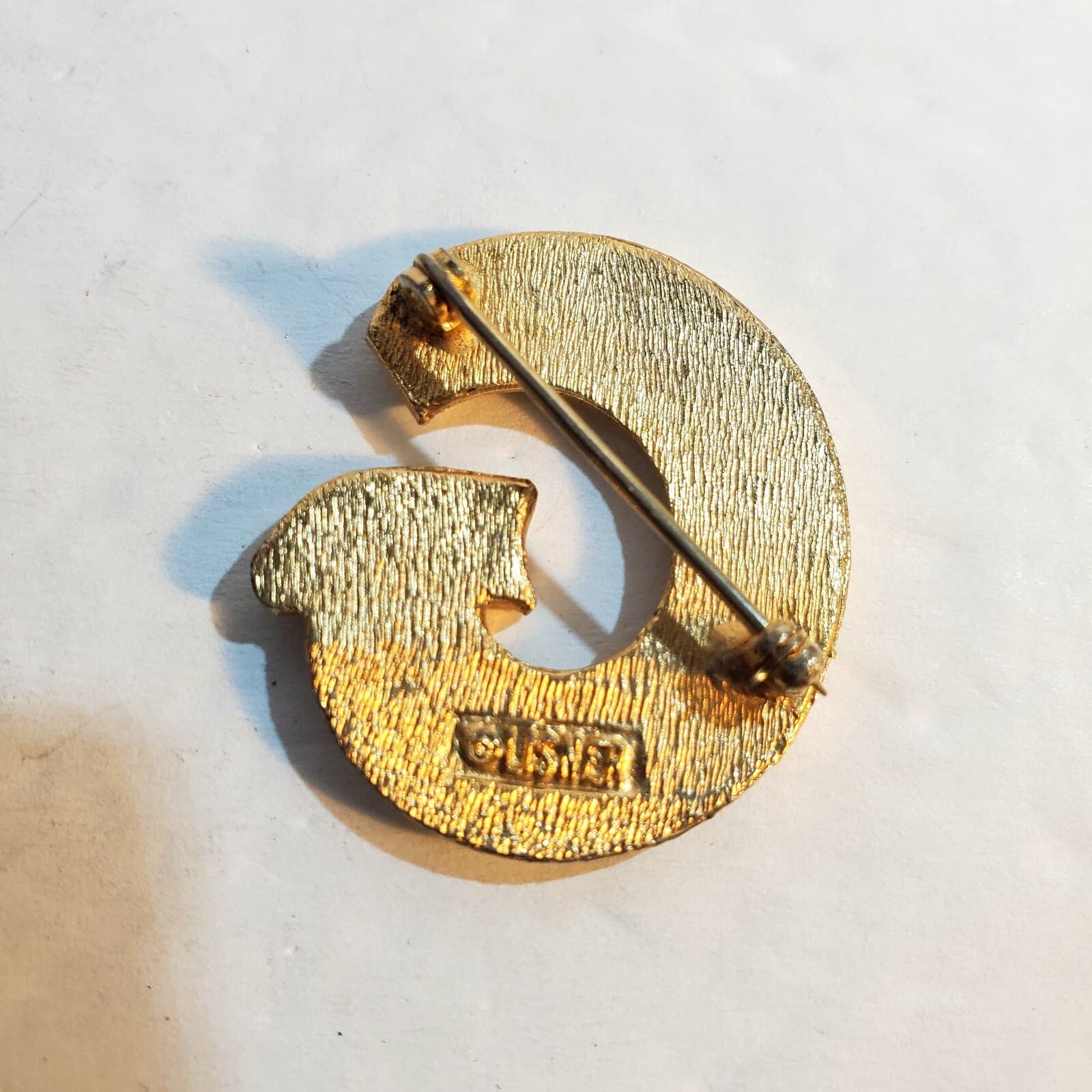 Vintage Lisner "G" Gold Tone Black Enamel Monogram Brooch Pin Mid-Century - Thumbnail 2