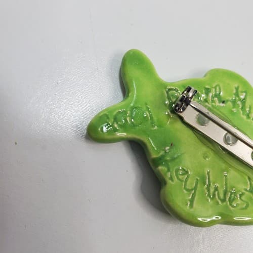 2001 Glazed Ceramic Signed Artist Key West Green Fish Brooch Pin Jewelry - Thumbnail 3