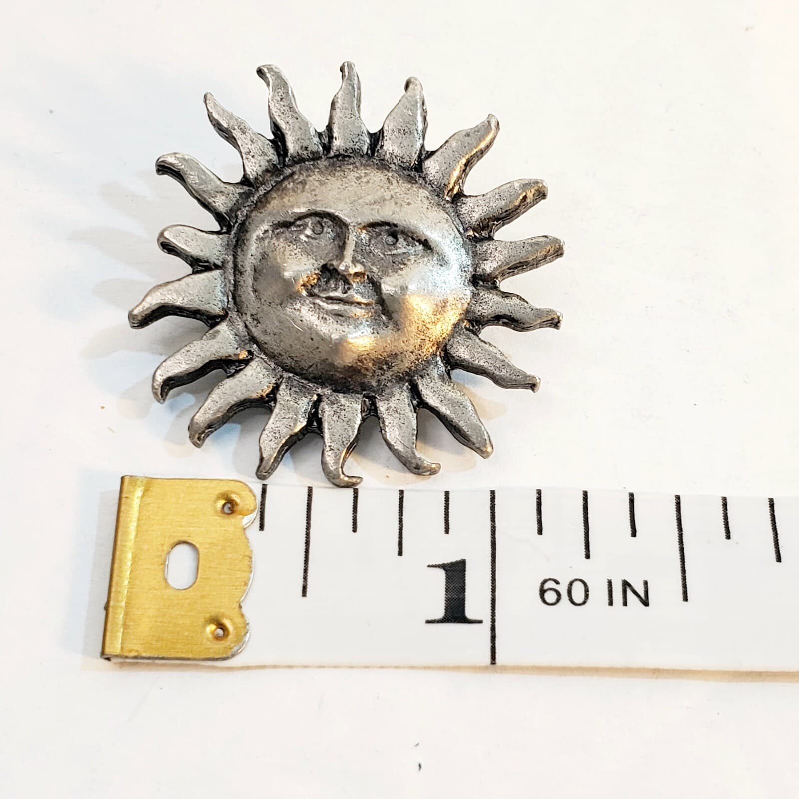 Vintage 1993 Signed Metzke Pewter Small Anthropomorphic Sun Face Brooch Pin - Thumbnail 4